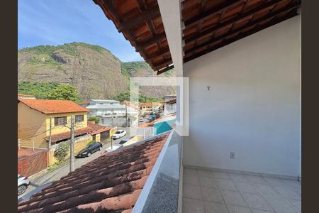Casa de condomínio à venda com 182m², 4 quartos e 3 vagas Casa de condomínio à venda com 182m², 4 quartos e 3 vagasTerraço