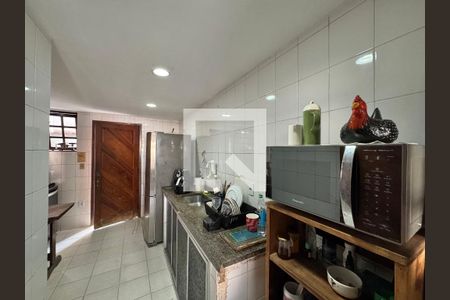 Casa de condomínio à venda com 182m², 4 quartos e 3 vagas Casa de condomínio à venda com 182m², 4 quartos e 3 vagasCozinha