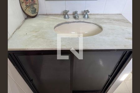 Casa de condomínio à venda com 182m², 4 quartos e 3 vagas Casa de condomínio à venda com 182m², 4 quartos e 3 vagasBanheiro Social 2