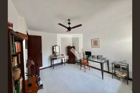 Casa de condomínio à venda com 182m², 4 quartos e 3 vagas Casa de condomínio à venda com 182m², 4 quartos e 3 vagasSala - Segundo andar