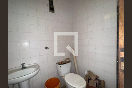 Casa de condomínio à venda com 182m², 4 quartos e 3 vagas Casa de condomínio à venda com 182m², 4 quartos e 3 vagasÁrea de Serviço - Banheiro