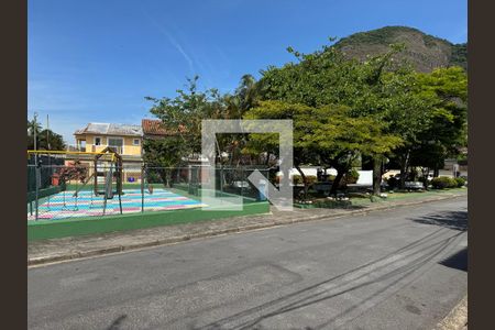 Casa de condomínio à venda com 182m², 4 quartos e 3 vagas Casa de condomínio à venda com 182m², 4 quartos e 3 vagasÁrea comum