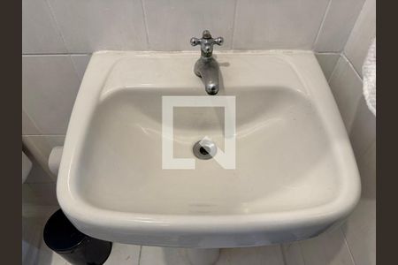 Casa de condomínio à venda com 182m², 4 quartos e 3 vagas Casa de condomínio à venda com 182m², 4 quartos e 3 vagasLavabo