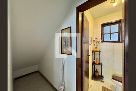 Casa de condomínio à venda com 182m², 4 quartos e 3 vagas Casa de condomínio à venda com 182m², 4 quartos e 3 vagasCorredor