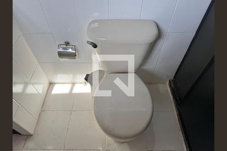 Casa de condomínio à venda com 182m², 4 quartos e 3 vagas Casa de condomínio à venda com 182m², 4 quartos e 3 vagasBanheiro Social 2
