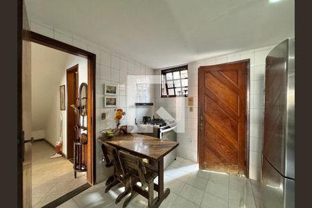 Casa de condomínio à venda com 182m², 4 quartos e 3 vagas Casa de condomínio à venda com 182m², 4 quartos e 3 vagasCozinha