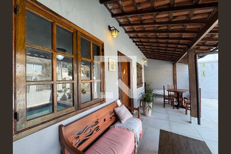 Casa de condomínio à venda com 182m², 4 quartos e 3 vagas Casa de condomínio à venda com 182m², 4 quartos e 3 vagasÁrea externa