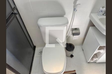 Casa de condomínio à venda com 182m², 4 quartos e 3 vagas Casa de condomínio à venda com 182m², 4 quartos e 3 vagasBanheiro Social