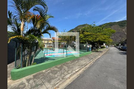 Casa de condomínio à venda com 182m², 4 quartos e 3 vagas Casa de condomínio à venda com 182m², 4 quartos e 3 vagasÁrea comum