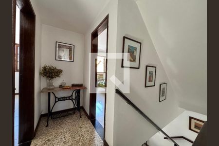 Casa de condomínio à venda com 182m², 4 quartos e 3 vagas Casa de condomínio à venda com 182m², 4 quartos e 3 vagasCorredor