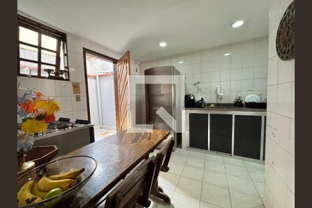 Casa de condomínio à venda com 182m², 4 quartos e 3 vagas Casa de condomínio à venda com 182m², 4 quartos e 3 vagasCozinha