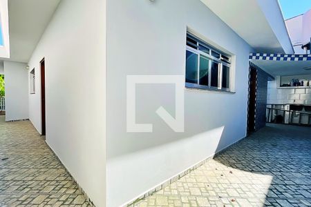Casa à venda com 195m², 3 quartos e 3 vagas Casa à venda com 195m², 3 quartos e 3 vagasÁrea externa