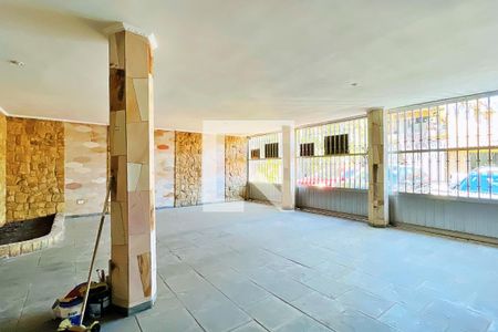 Casa à venda com 195m², 3 quartos e 3 vagas Casa à venda com 195m², 3 quartos e 3 vagasGaragem