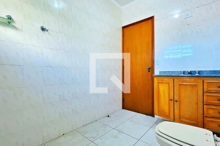 Casa à venda com 195m², 3 quartos e 3 vagas Casa à venda com 195m², 3 quartos e 3 vagasBanheiro da Suíte