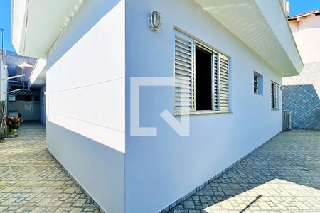 Casa à venda com 195m², 3 quartos e 3 vagas Casa à venda com 195m², 3 quartos e 3 vagasVaranda