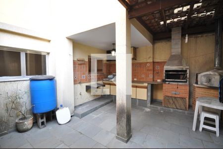 Casa à venda com 180m², 3 quartos e 2 vagasChurrasqueira