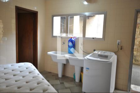 Casa à venda com 180m², 3 quartos e 2 vagasÁrea de Serviço