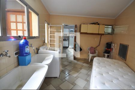 Casa à venda com 180m², 3 quartos e 2 vagasÁrea de Serviço