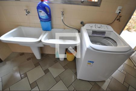 Casa à venda com 180m², 3 quartos e 2 vagasÁrea de Serviço