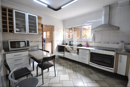 Casa à venda com 180m², 3 quartos e 2 vagasCozinha