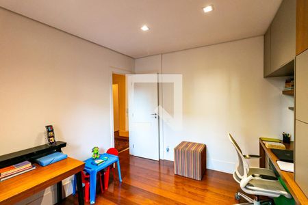 Apartamento à venda com 270m², 4 quartos e 4 vagas Apartamento à venda com 270m², 4 quartos e 4 vagasQuarto 01