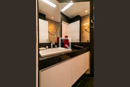 Apartamento à venda com 270m², 4 quartos e 4 vagas Apartamento à venda com 270m², 4 quartos e 4 vagasQuarto 02