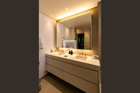 Apartamento à venda com 270m², 4 quartos e 4 vagas Apartamento à venda com 270m², 4 quartos e 4 vagasQuarto 03