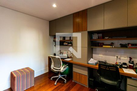 Apartamento à venda com 270m², 4 quartos e 4 vagas Apartamento à venda com 270m², 4 quartos e 4 vagasQuarto 01