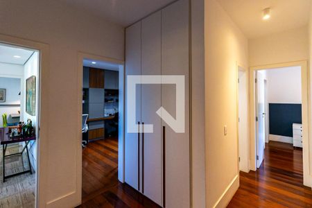 Apartamento à venda com 270m², 4 quartos e 4 vagas Apartamento à venda com 270m², 4 quartos e 4 vagasQuarto 03