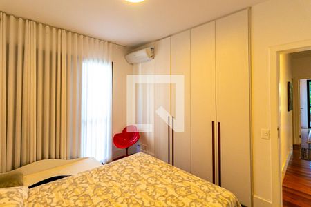 Apartamento à venda com 270m², 4 quartos e 4 vagas Apartamento à venda com 270m², 4 quartos e 4 vagasQuarto 02