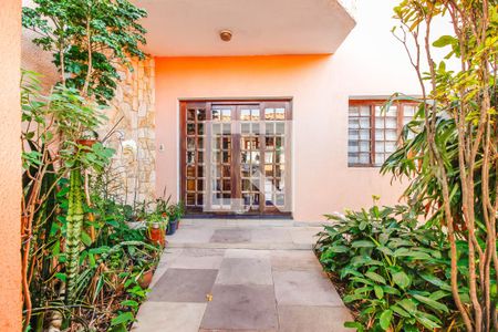 Casa à venda com 400m², 3 quartos e 8 vagas Casa à venda com 400m², 3 quartos e 8 vagasEntrada da Casa