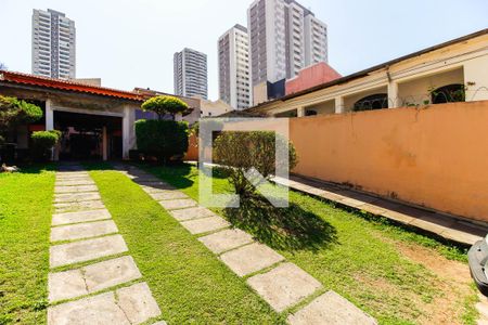 Casa à venda com 400m², 3 quartos e 8 vagas Casa à venda com 400m², 3 quartos e 8 vagasQuintal e Garagem