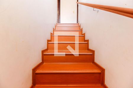 Casa à venda com 400m², 3 quartos e 8 vagas Casa à venda com 400m², 3 quartos e 8 vagasEscada de Acesso