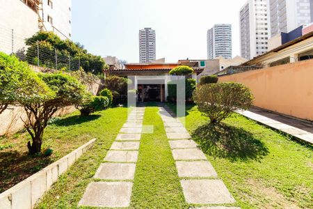 Casa à venda com 400m², 3 quartos e 8 vagas Casa à venda com 400m², 3 quartos e 8 vagasQuintal e Garagem