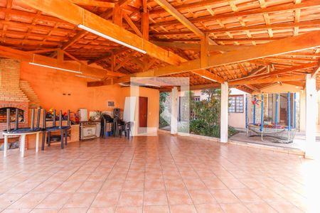 Casa à venda com 400m², 3 quartos e 8 vagas Casa à venda com 400m², 3 quartos e 8 vagasÁrea comum - Churrasqueira