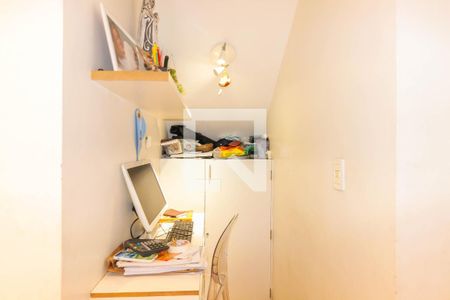 Casa à venda com 400m², 3 quartos e 8 vagas Casa à venda com 400m², 3 quartos e 8 vagasEscritório