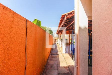 Casa à venda com 400m², 3 quartos e 8 vagas Casa à venda com 400m², 3 quartos e 8 vagasCorredor Externo