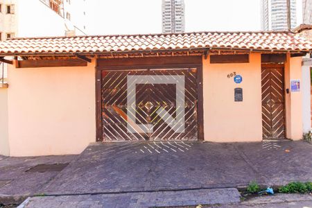 Casa à venda com 400m², 3 quartos e 8 vagas Casa à venda com 400m², 3 quartos e 8 vagasFachada da Casa