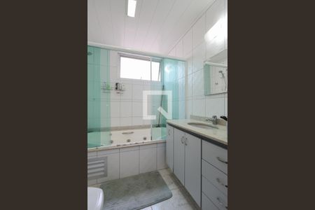 Apartamento para alugar com 240m², 5 quartos e 3 vagas Apartamento para alugar com 240m², 5 quartos e 3 vagasBanheiro da Suíte 2