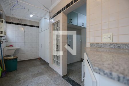 Apartamento para alugar com 240m², 5 quartos e 3 vagas Apartamento para alugar com 240m², 5 quartos e 3 vagasÁrea de serviço