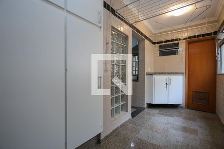 Apartamento para alugar com 240m², 5 quartos e 3 vagas Apartamento para alugar com 240m², 5 quartos e 3 vagasÁrea de serviço