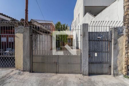 Casa à venda com 161m², 3 quartos e 6 vagas Casa à venda com 161m², 3 quartos e 6 vagasFachada