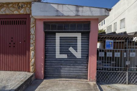 Casa à venda com 161m², 3 quartos e 6 vagas Casa à venda com 161m², 3 quartos e 6 vagasFachada