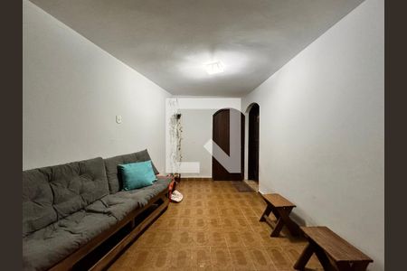 Casa à venda com 230m², 4 quartos e 3 vagas Casa à venda com 230m², 4 quartos e 3 vagasÁrea externa