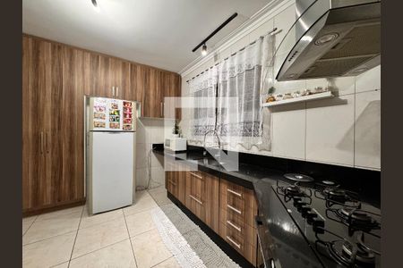Casa à venda com 230m², 4 quartos e 3 vagas Casa à venda com 230m², 4 quartos e 3 vagasCozinha