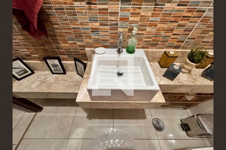Casa à venda com 230m², 4 quartos e 3 vagas Casa à venda com 230m², 4 quartos e 3 vagasLavabo