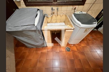 Casa à venda com 230m², 4 quartos e 3 vagas Casa à venda com 230m², 4 quartos e 3 vagasLavanderia