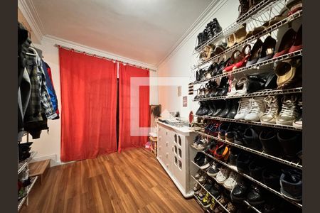 Casa à venda com 230m², 4 quartos e 3 vagas Casa à venda com 230m², 4 quartos e 3 vagasCloset da suíte