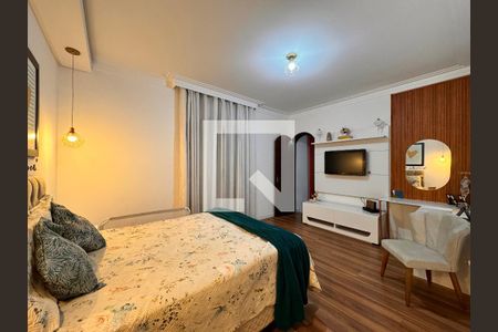 Casa à venda com 230m², 4 quartos e 3 vagas Casa à venda com 230m², 4 quartos e 3 vagasSuite