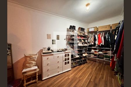 Casa à venda com 230m², 4 quartos e 3 vagas Casa à venda com 230m², 4 quartos e 3 vagasCloset da suíte